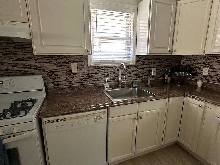 202 N Sacramento Ave #B — Photo 33