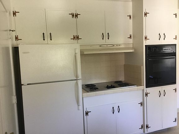 Large kitchen with lots of storage cabinets