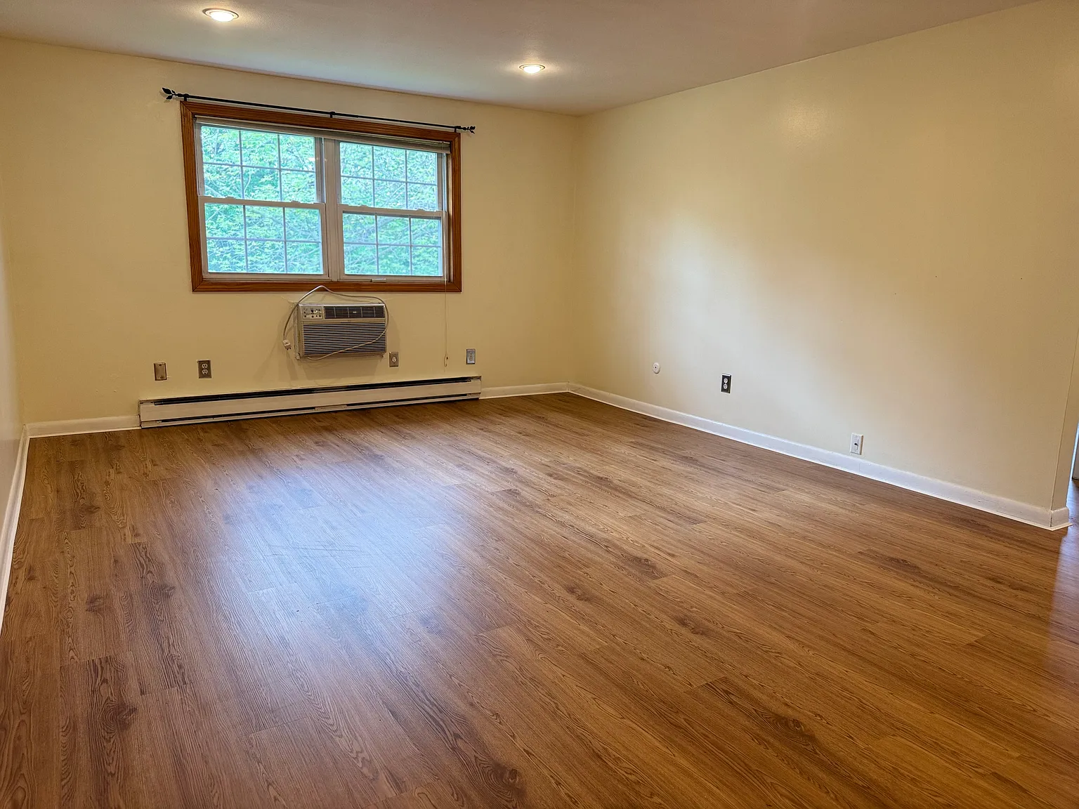 2 bed, 715 sqft, $2,400 — Photo 3