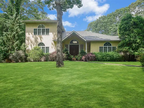 27 Brushy Neck Lane, Westhampton, NY 11977