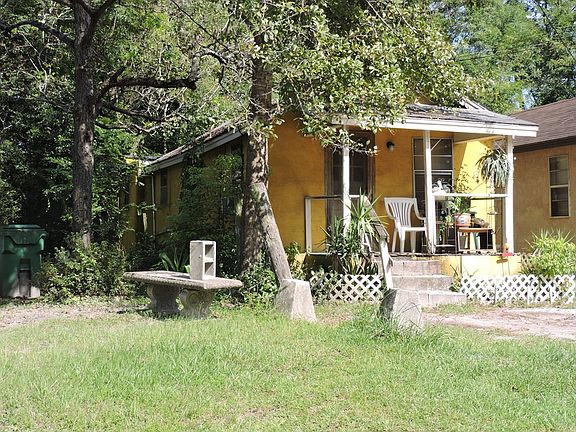 3rd image of 807 S Oak 811 St