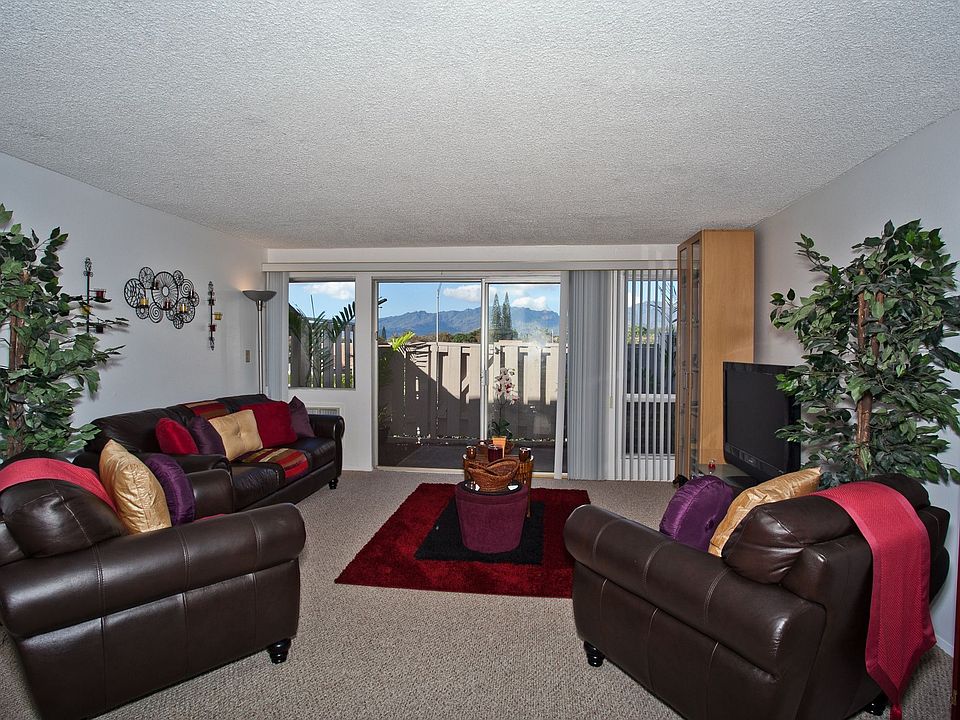 Spacious living room with mountain view