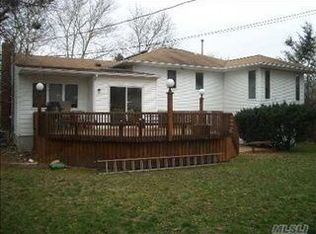 17 Darthmouth Dr, Plainview, NY 11803