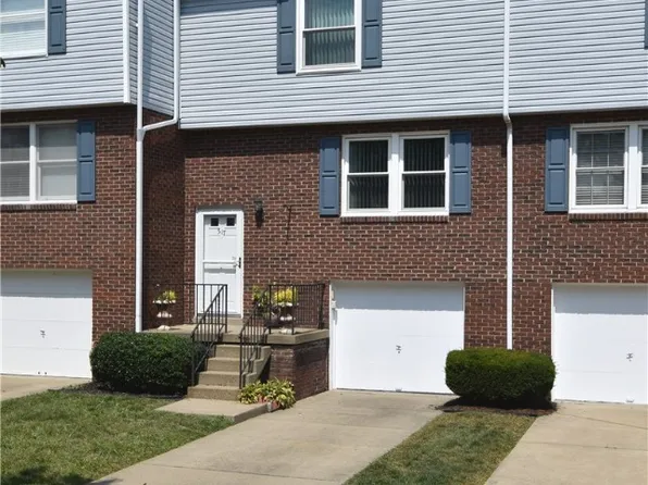 317 Parkridge Ln, Coraopolis, PA 15108