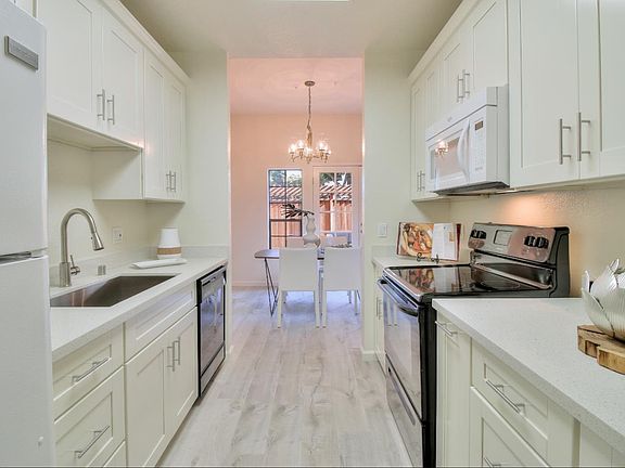 3rd image of 439 College Ave