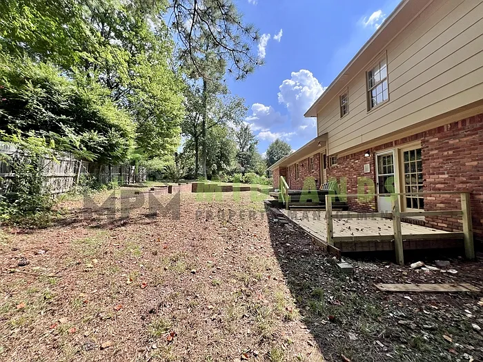 4 bed, 2.0 bath, 2300 sqft, $2,200 — Photo 3