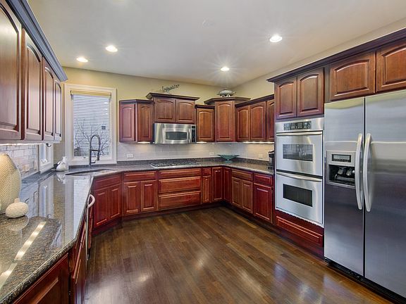 3rd image of 1057 Linden Ave