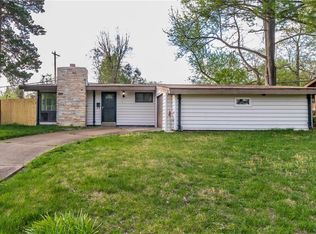 701 Fieldcrest Dr, Saint Louis, MO 63126