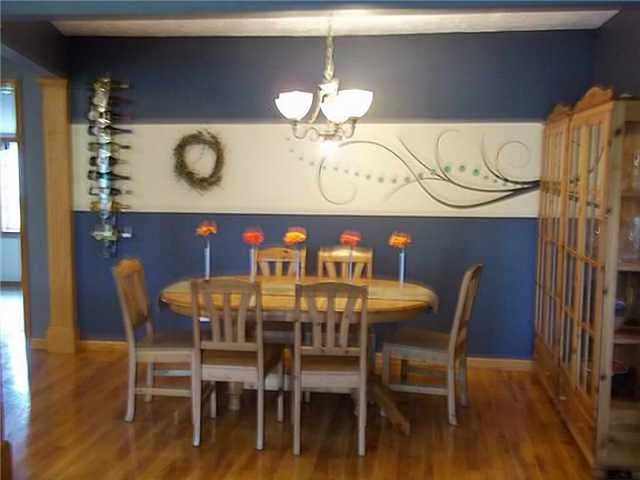4th image of 23 Darlyn Dr