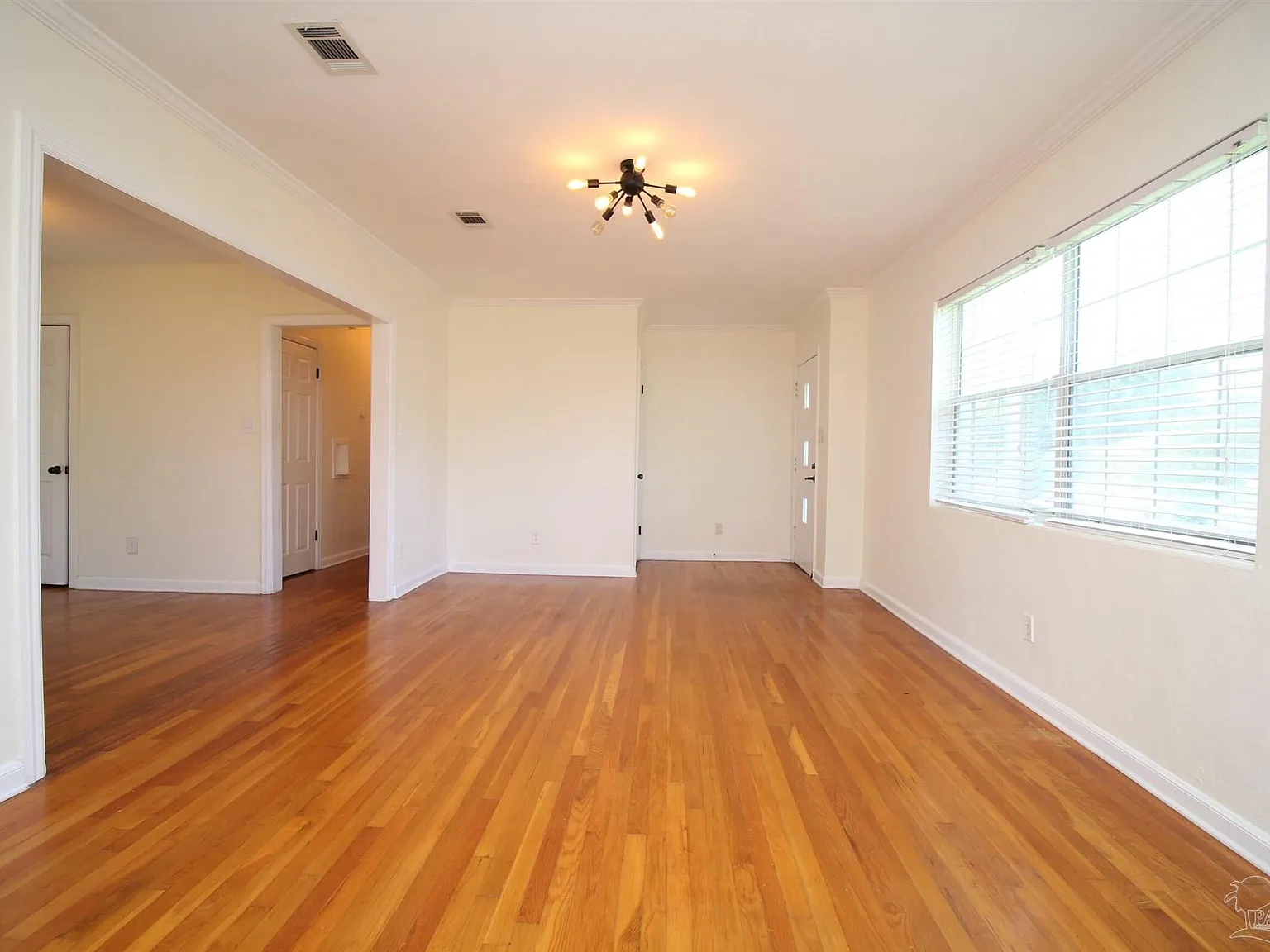 4 bed, 1.0 bath, 1475 sqft, $1,800 — Photo 4