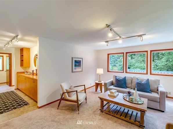 5486 Lynwood Center Rd NE, Bainbridge Island, WA 98110