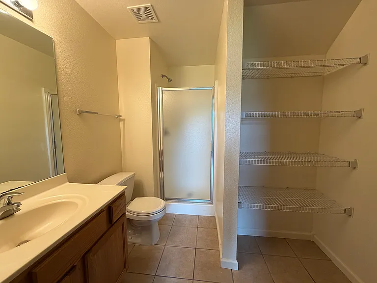 1418 Greensboro Dr — Photo 6