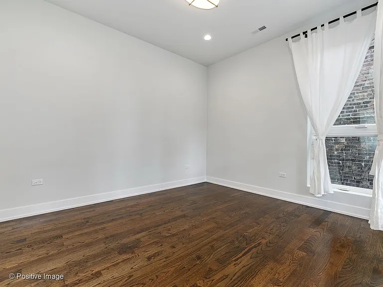 1511 N Sedgwick St — Photo 24