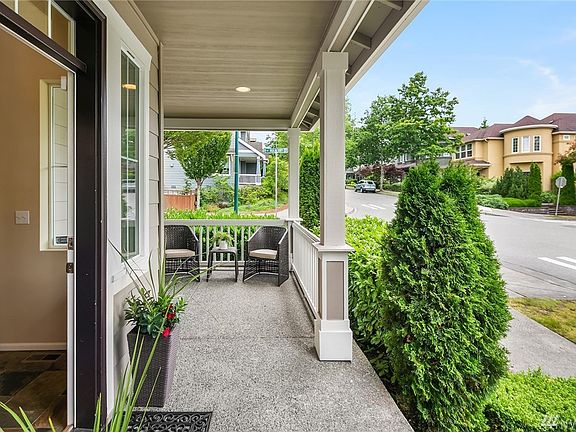 4th image of 2412 30th Ave NE