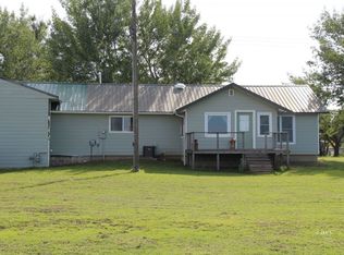 606 Montague Ave W, Terry, MT 59349