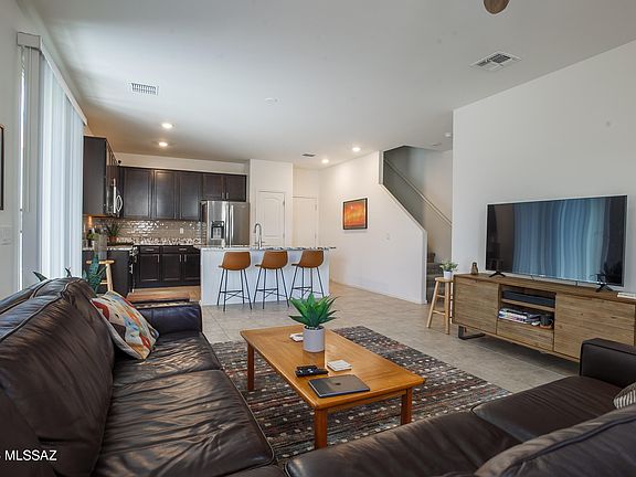 4th image of 1081 E Ascent St