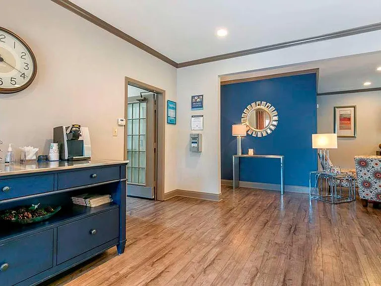 Deep River Pointe Apartments — Photo 21