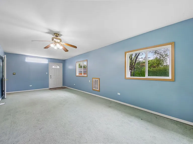 670 Lakeview Ln — Photo 19
