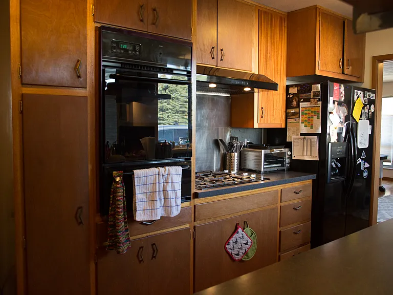 2410 Hawthorn Ave — Photo 7
