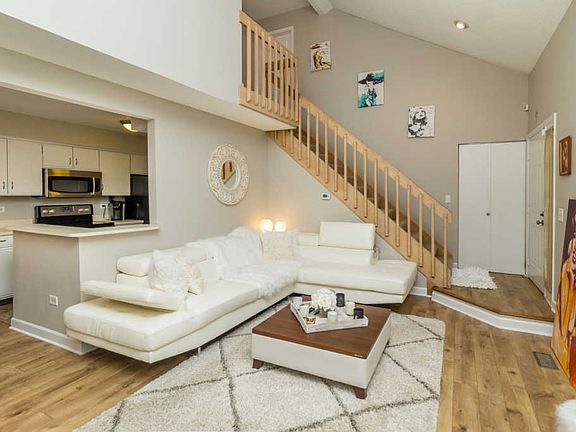 5th image of 1364 N Knollwood Dr