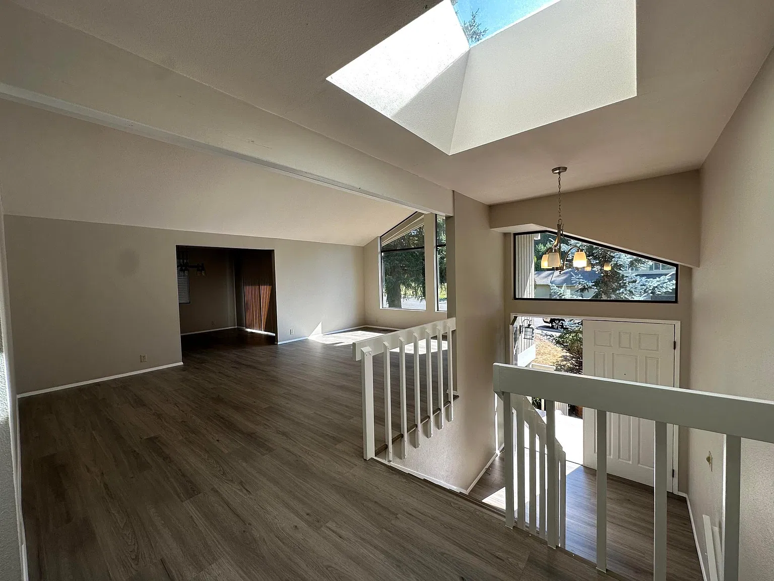 4 bed, 2.5 bath, 3130 sqft, $4,700 — Photo 4