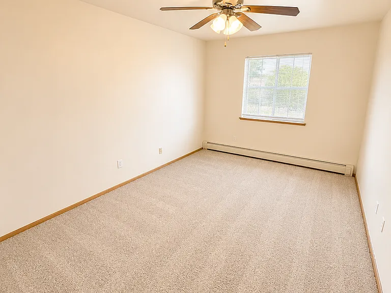 604 N Black River St — Photo 5