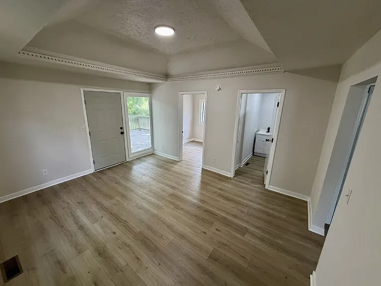 909 N 2nd St — Photo 14