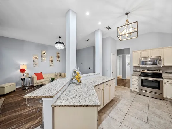 743 Thousand Oaks Dr, Lake Dallas, TX 75065