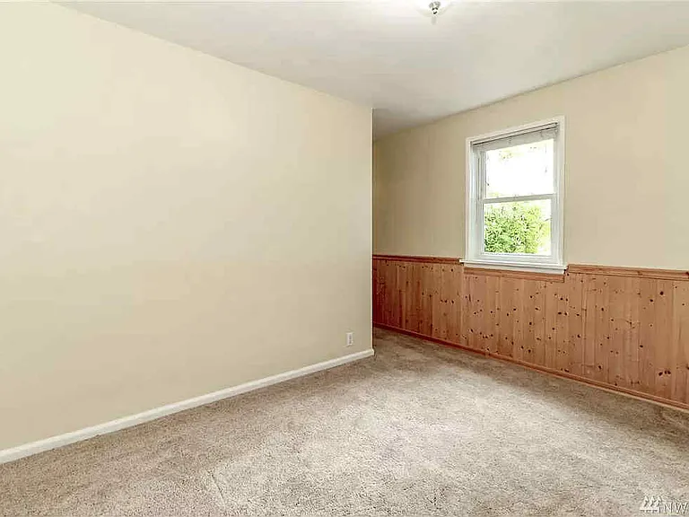 1020 1/2 Chester Ave #1/2 — Photo 8