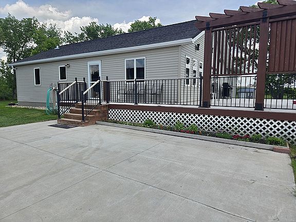 3rd image of 15887 57th St NE