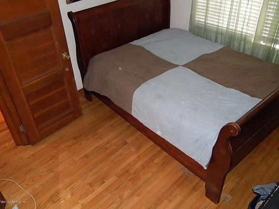 2nd image of 1207 Clock St