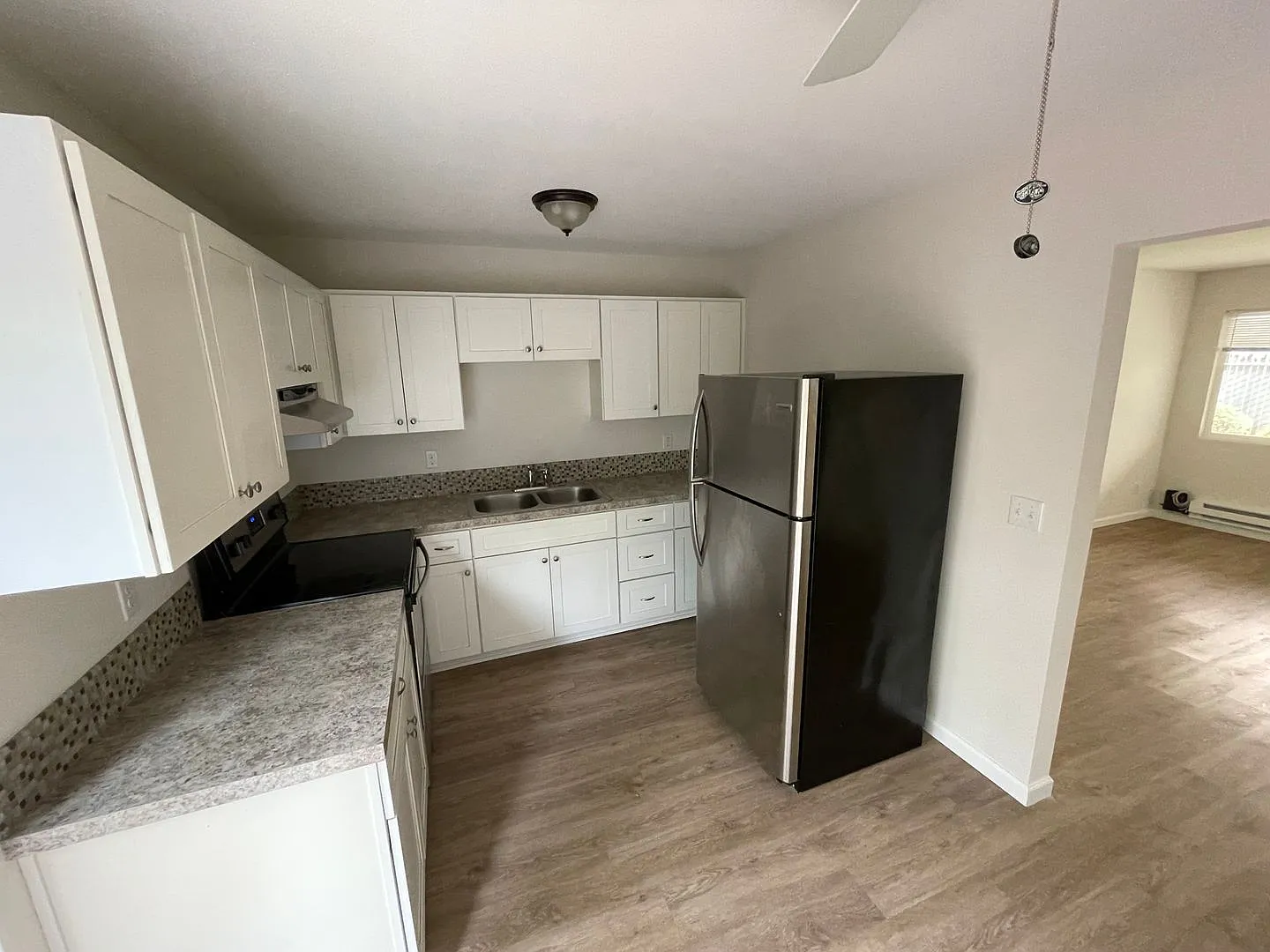 SE Main Apartments — Photo 3