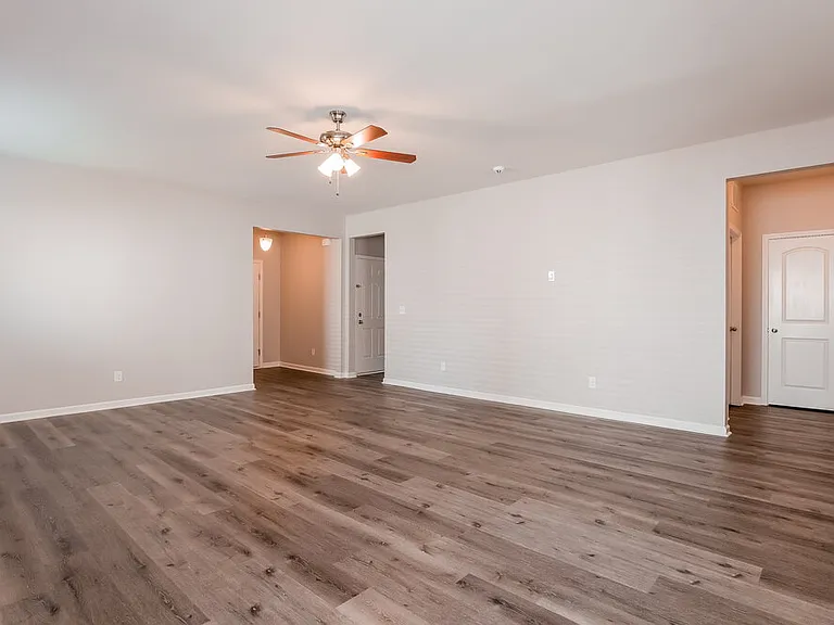 2304 Lake Vista Dr — Photo 5