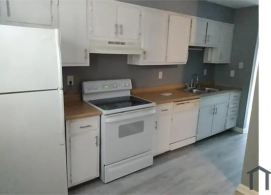 1420 Kingswood Way — Photo 9