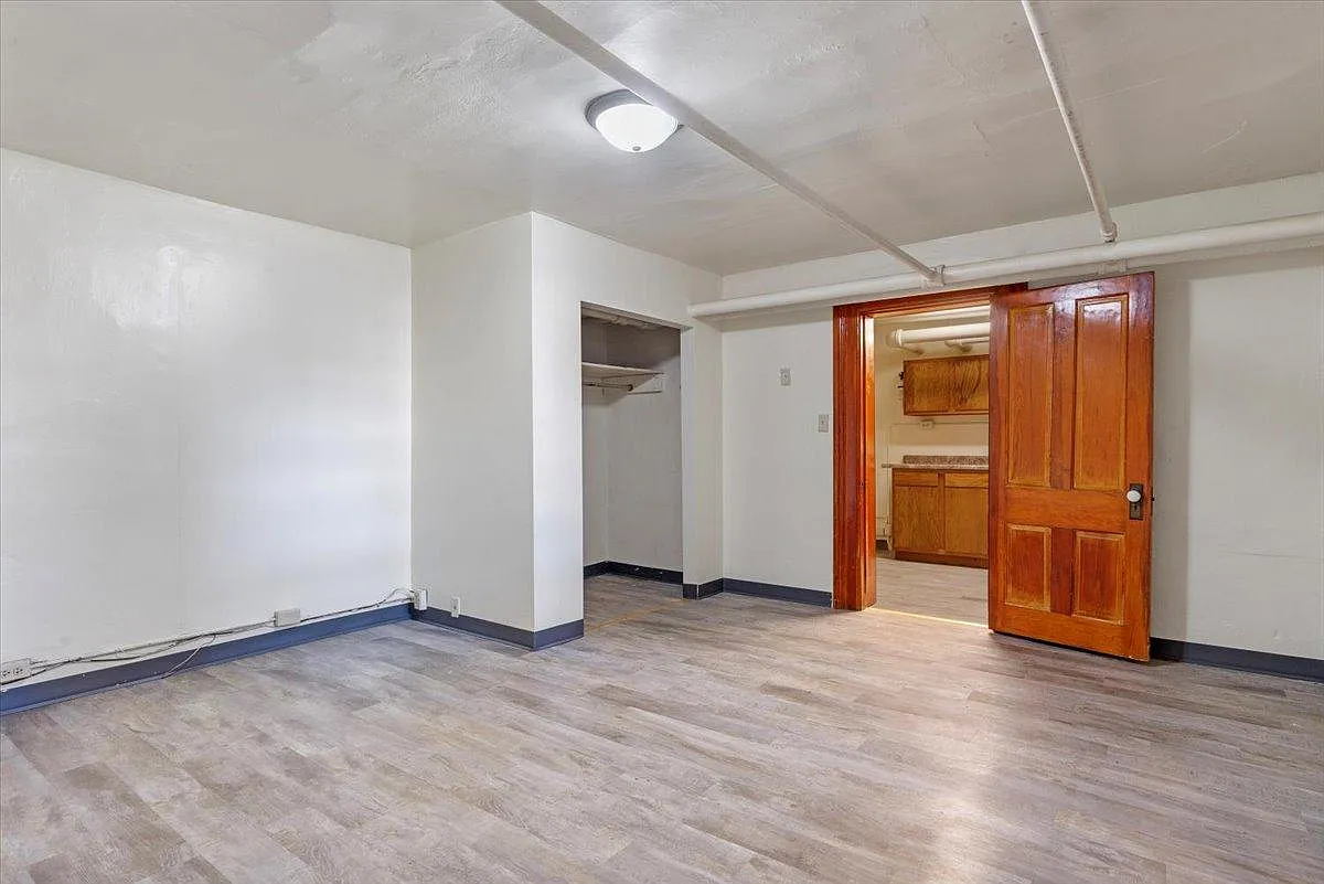 Building Photo - 722 N 5th St #LL
