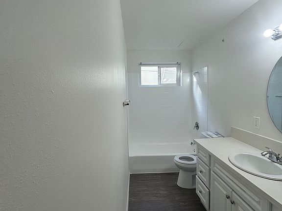 5th image of 10231 Darby Ave APT 2