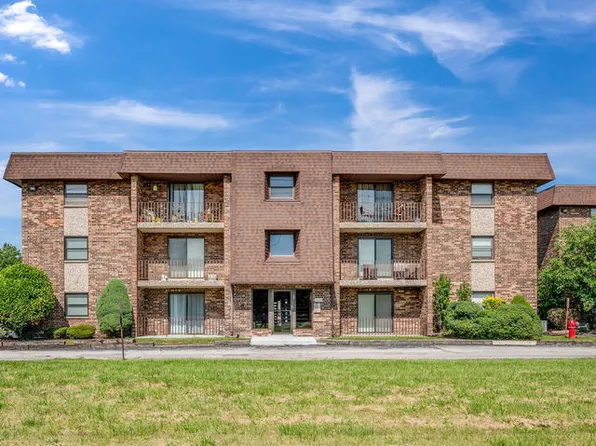 2237 175th St APT 1B, Lansing, IL 60438