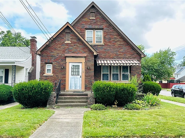 2498 Woodlawn Ave #UPPER — Photo 1