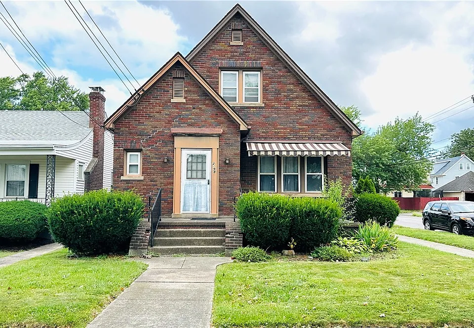 2498 Woodlawn Ave #UPPER