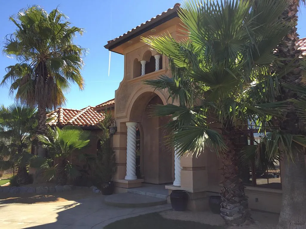 864 Santa Cruz Dr photo 1