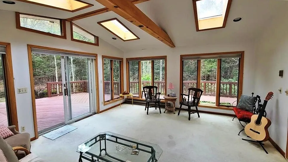 3 bed, 1.5 bath, 1440 sqft, $2,100 — Photo 2