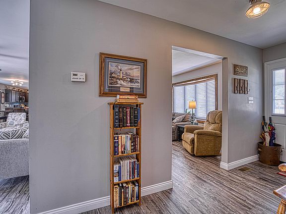 4th image of 7024 Briar Ct