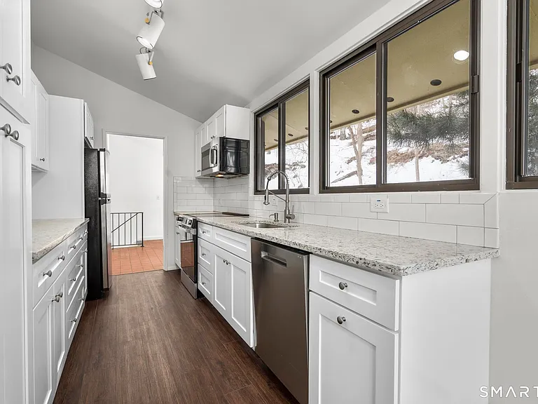 304 Olmstead Hill Rd — Photo 8
