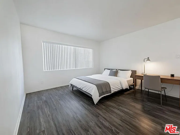 1211 W 28th St #10 — Photo 3
