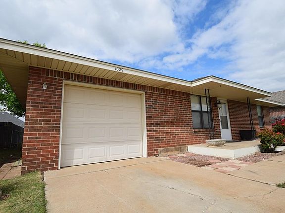 2nd image of 1029 Cambridge Ct