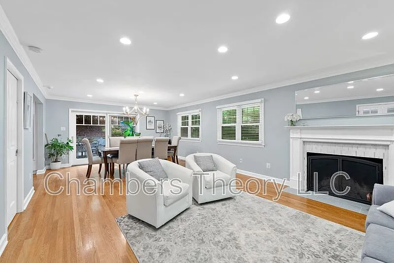 5 bed, 4.5 bath, 2700 sqft, $7,300 — Photo 3