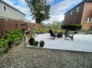 78 Maple St, Agawam, MA 01001