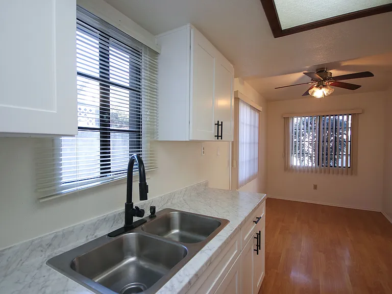 74 S Meridith Ave #4 — Photo 7