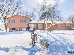 7105 W Songbird St, Sioux Falls, SD 57107