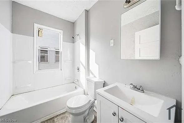 5 bed, 1700 sqft, $2,100 — Photo 3